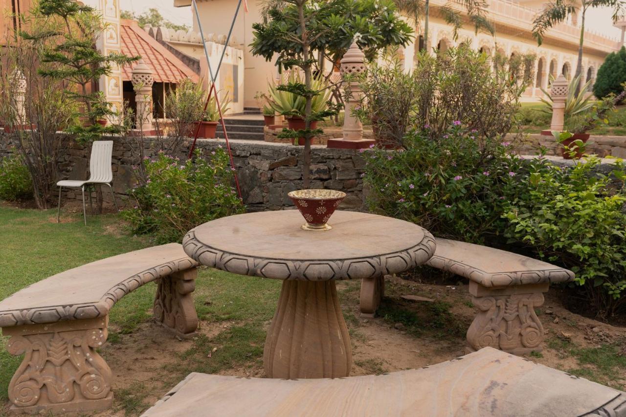 Fort Beejwar Chauhan By Aayams Neemrana Shahjahanpur Bagian luar foto