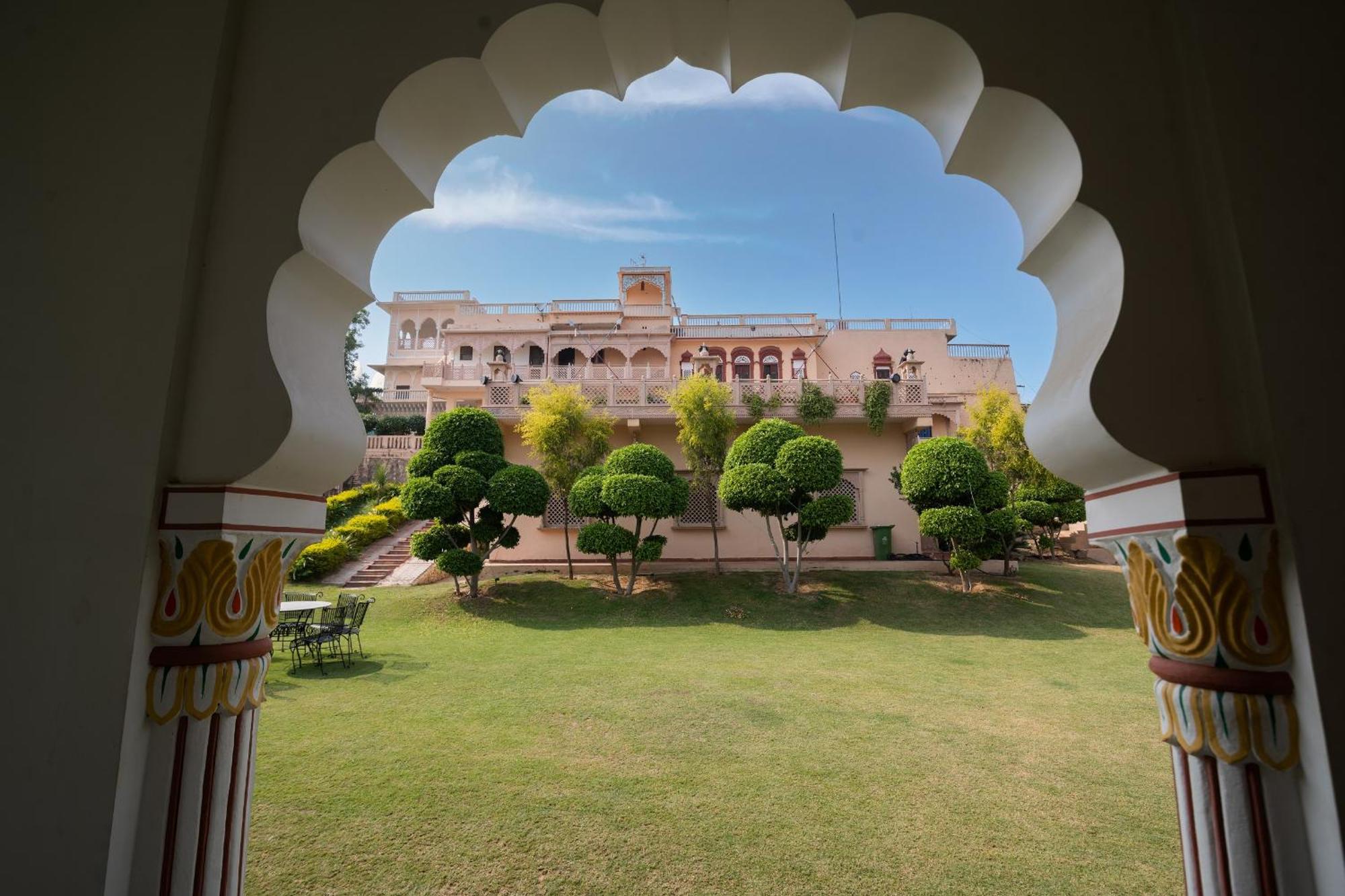 Fort Beejwar Chauhan By Aayams Neemrana Shahjahanpur Bagian luar foto