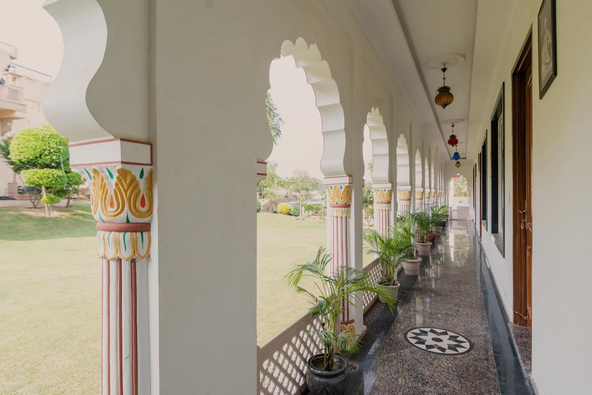 Fort Beejwar Chauhan By Aayams Neemrana Shahjahanpur Bagian luar foto